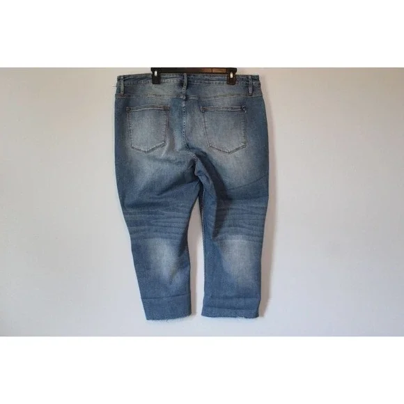 Vigoss Marley Distressed Midrise Cuffed Capri Light Wash Plus Size 22 H14763 - Picture 9 of 14
